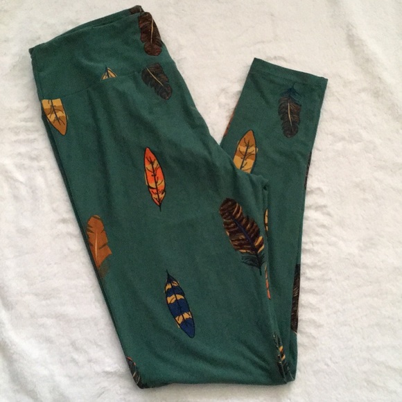 LuLaRoe Pants - LuLaRoe TC Feather Print Leggings